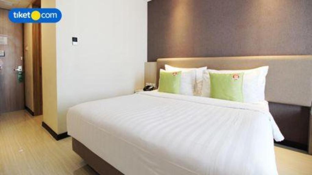 Hotel Dafam Pacific Caesar Sorabaya Extérieur photo