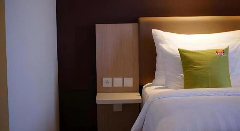 Hotel Dafam Pacific Caesar Sorabaya Extérieur photo