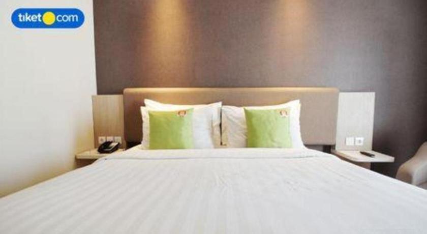 Hotel Dafam Pacific Caesar Sorabaya Extérieur photo