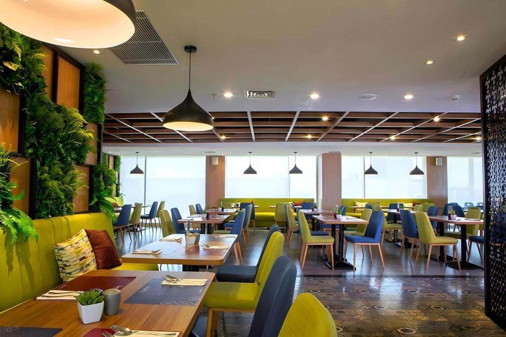 Hotel Dafam Pacific Caesar Sorabaya Extérieur photo