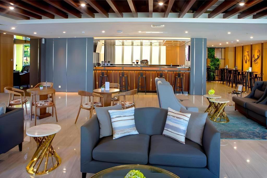 Hotel Dafam Pacific Caesar Sorabaya Extérieur photo
