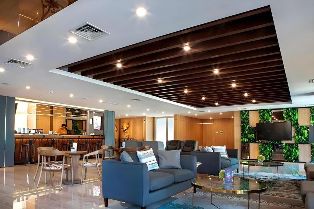 Hotel Dafam Pacific Caesar Sorabaya Extérieur photo